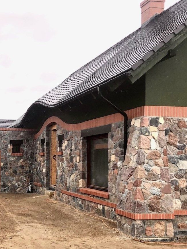 Elewacje. Kamień łupany. Cegła z kamieniem. Styl cottage.